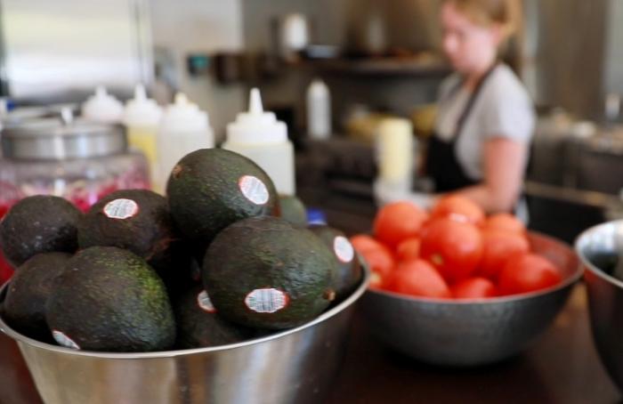 El condado de Santa Bárbara ofrece permisos para operaciones de cocinas caseras de microempresas